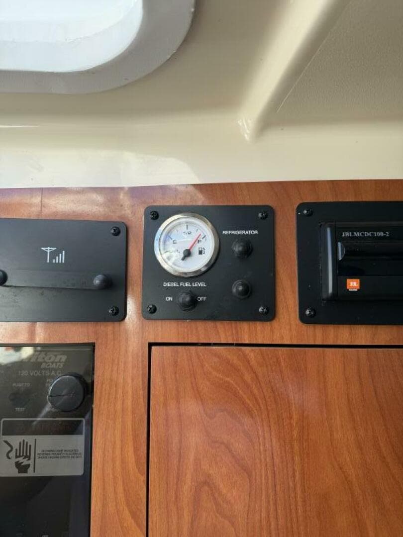 2007 Triton 315 Express — photo 19