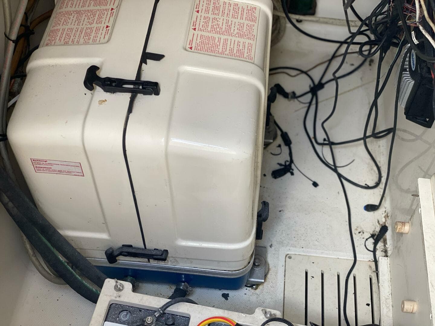 2007 Triton 315 Express — photo 10