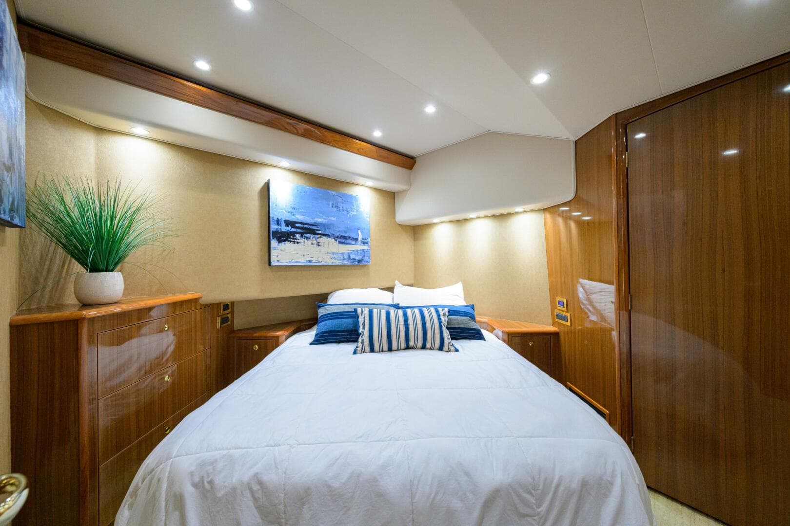 2007 Viking 64 Convertible — photo 21