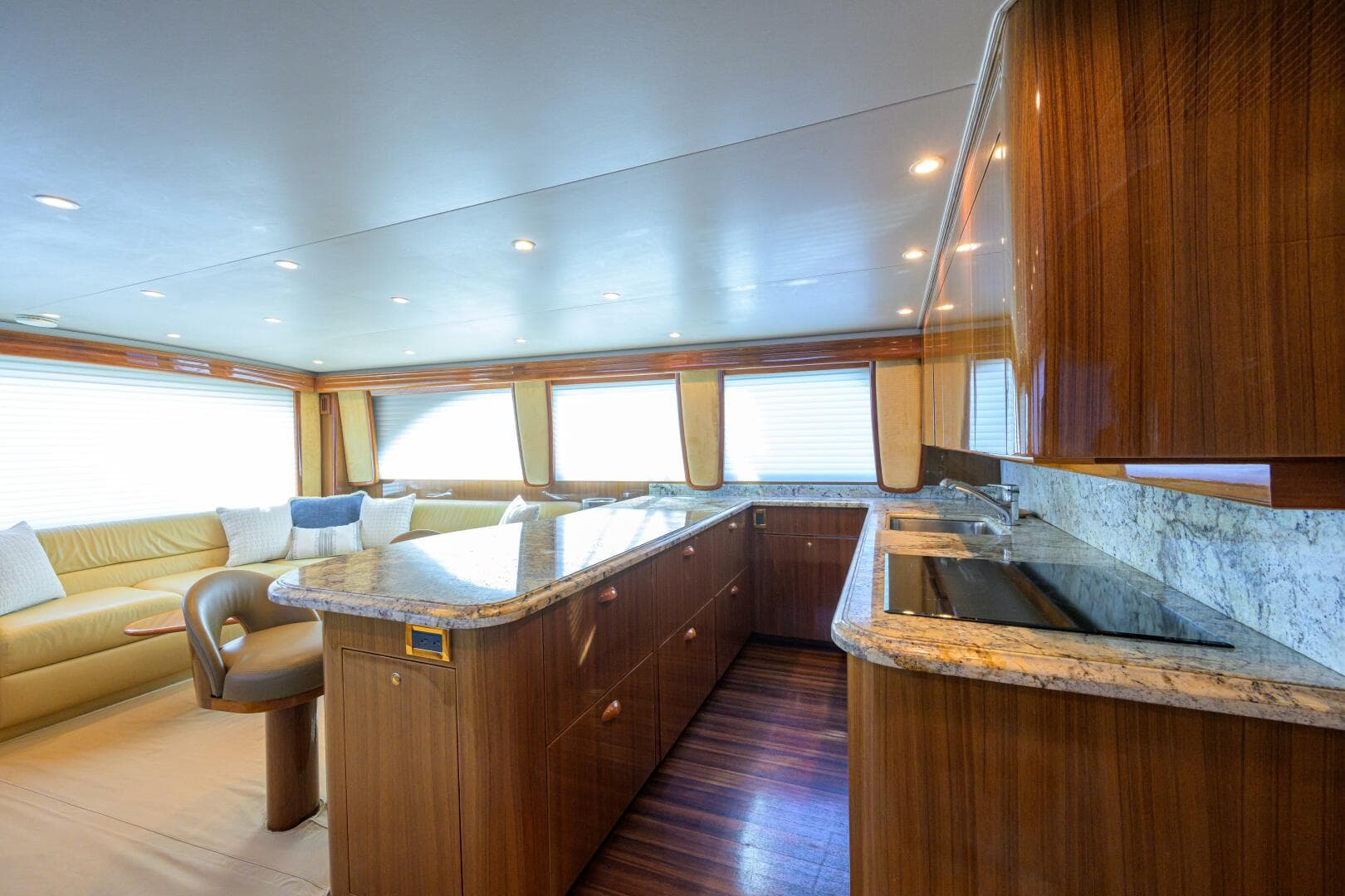 2007 Viking 64 Convertible — photo 20