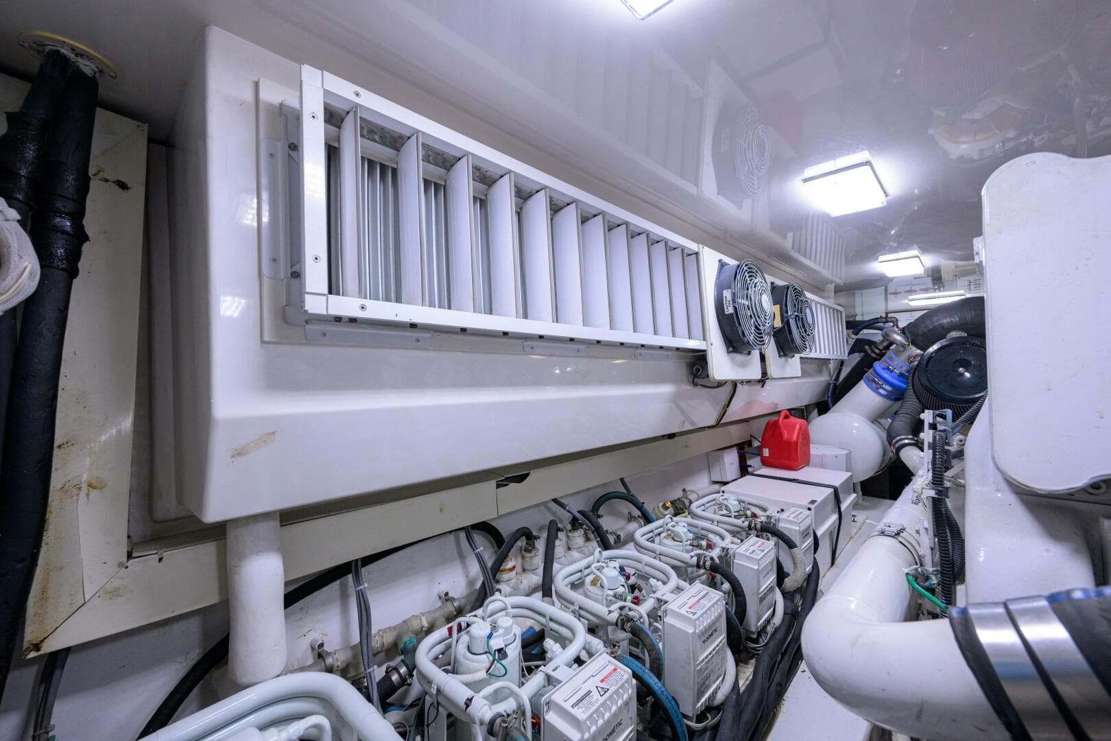 2007 Viking 64 Convertible — photo 55