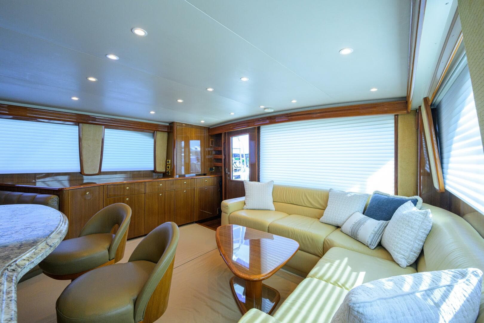 2007 Viking 64 Convertible — photo 15