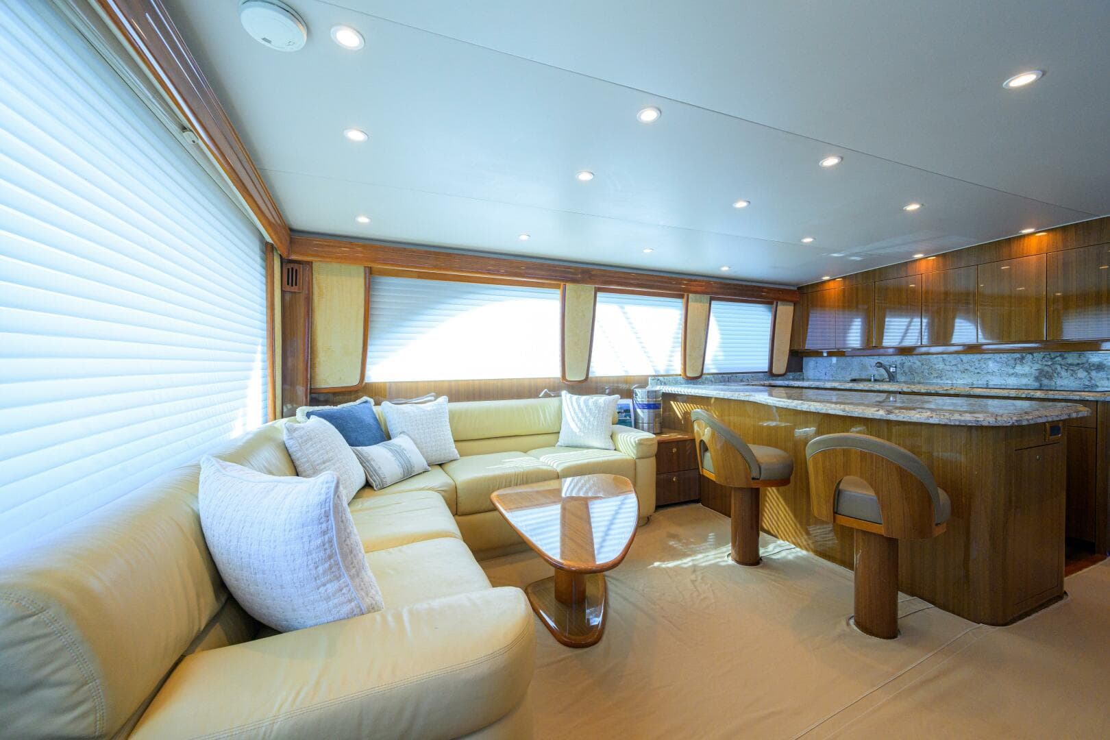 2007 Viking 64 Convertible — photo 13