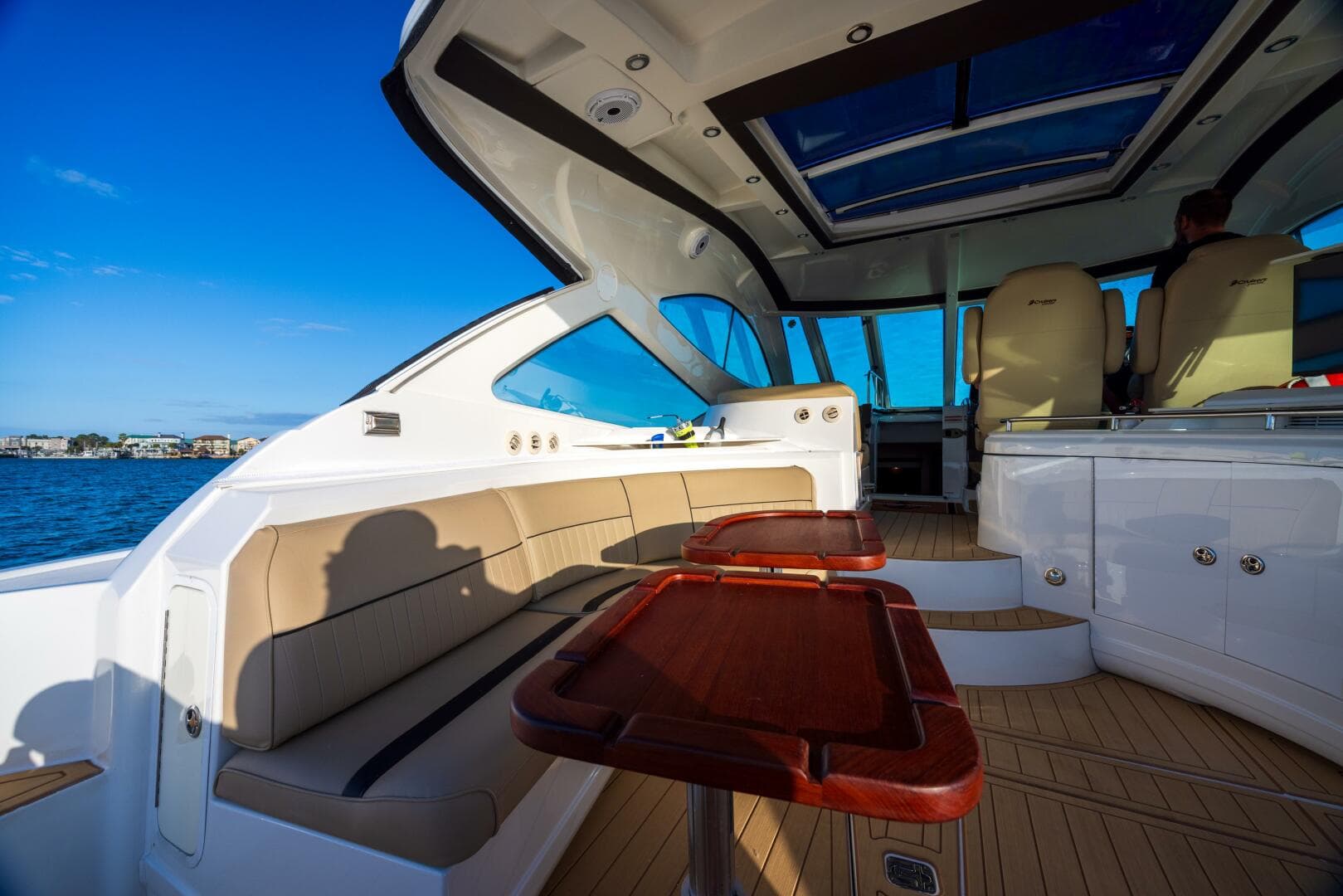 2013 Cruisers Yachts 540 — photo 18