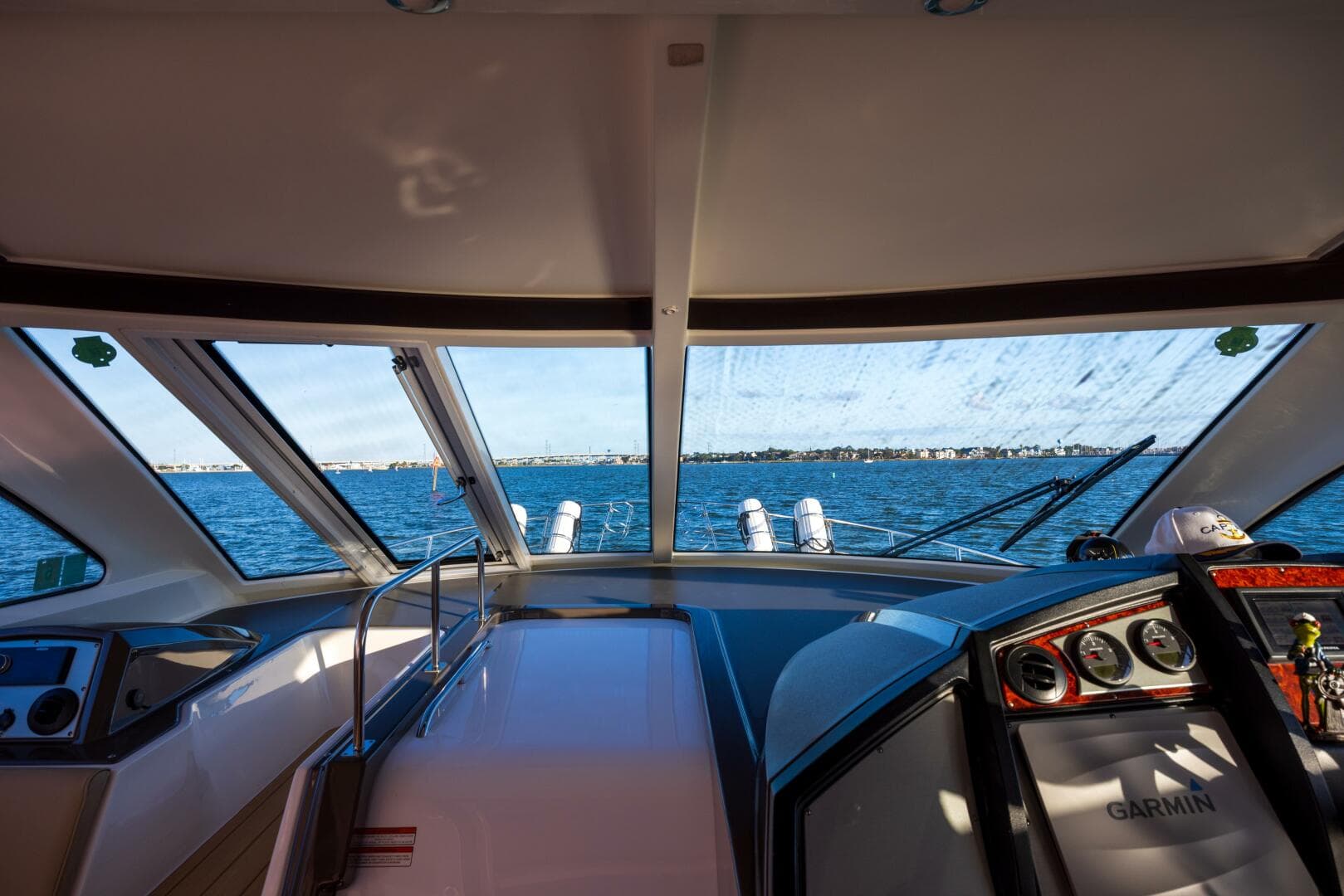 2013 Cruisers Yachts 540 — photo 21