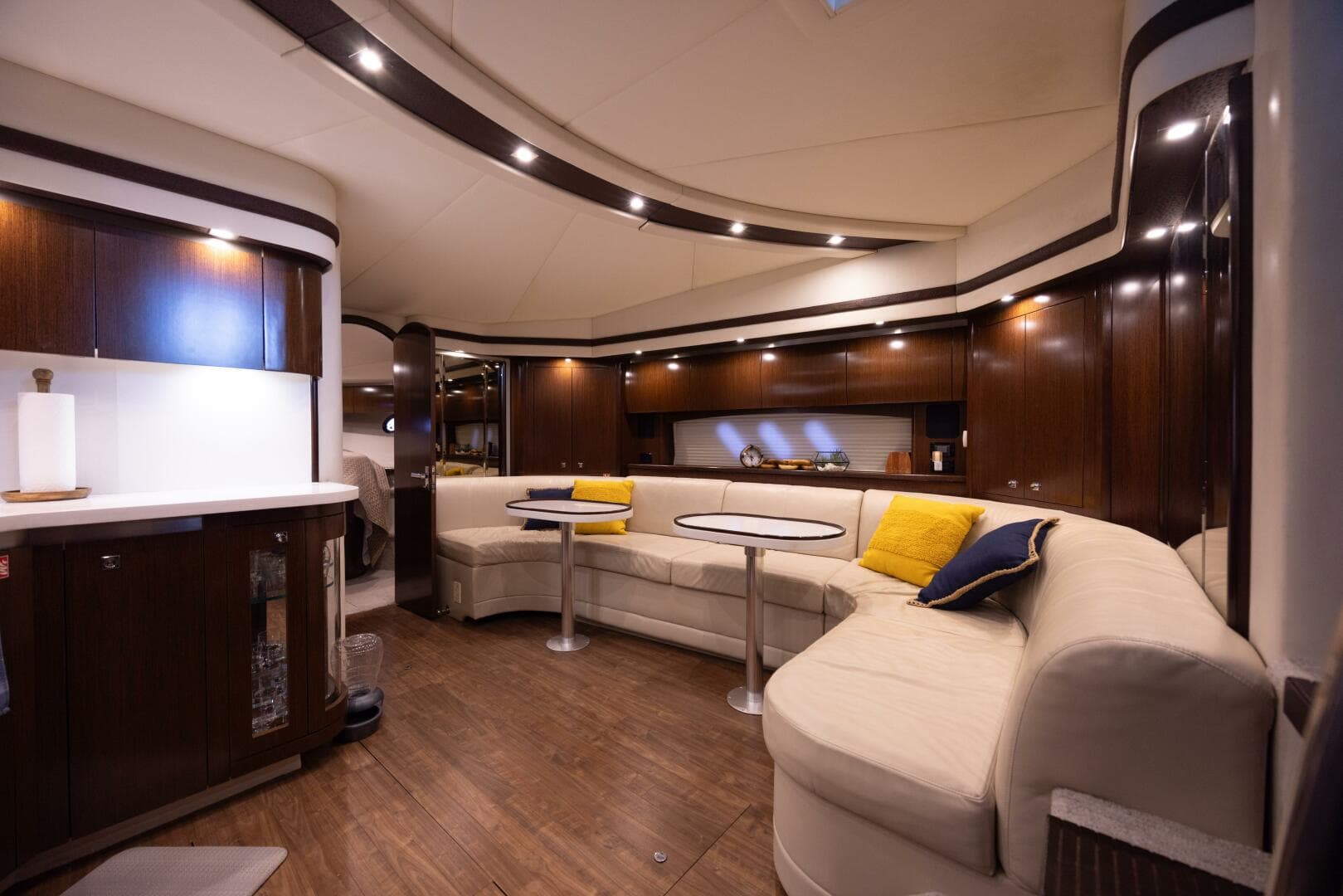 2013 Cruisers Yachts 540 — photo 5