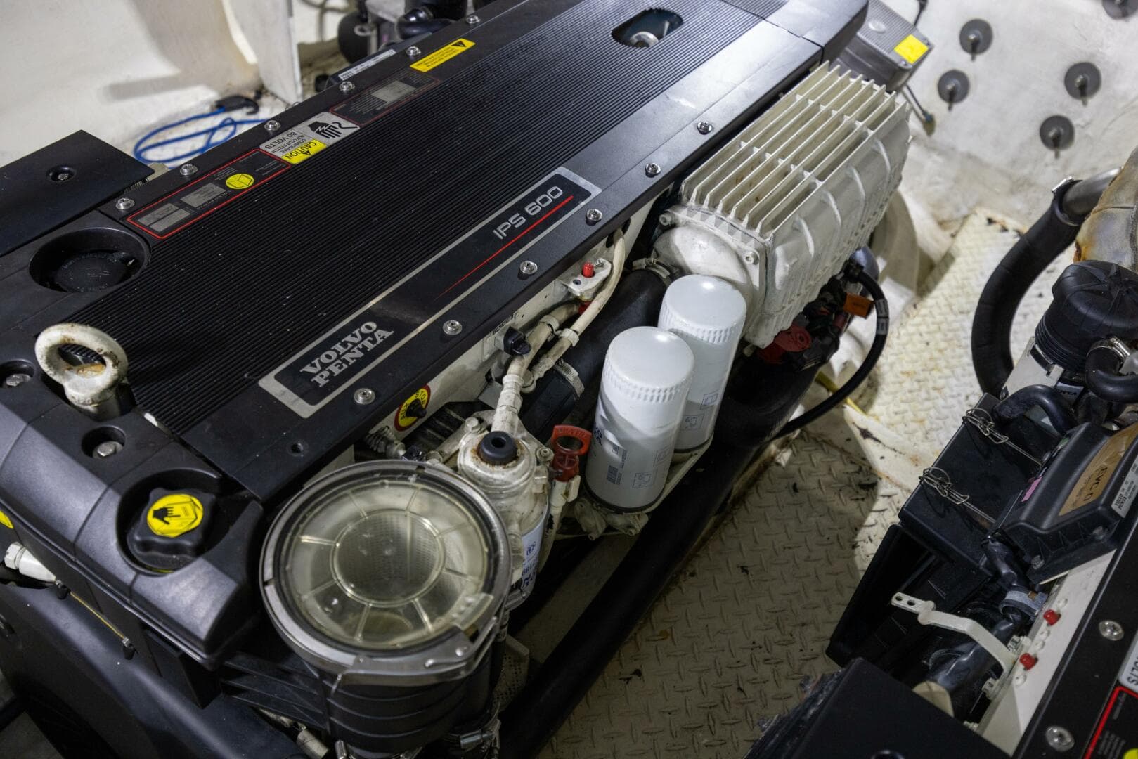 2013 Cruisers Yachts 540 — photo 29