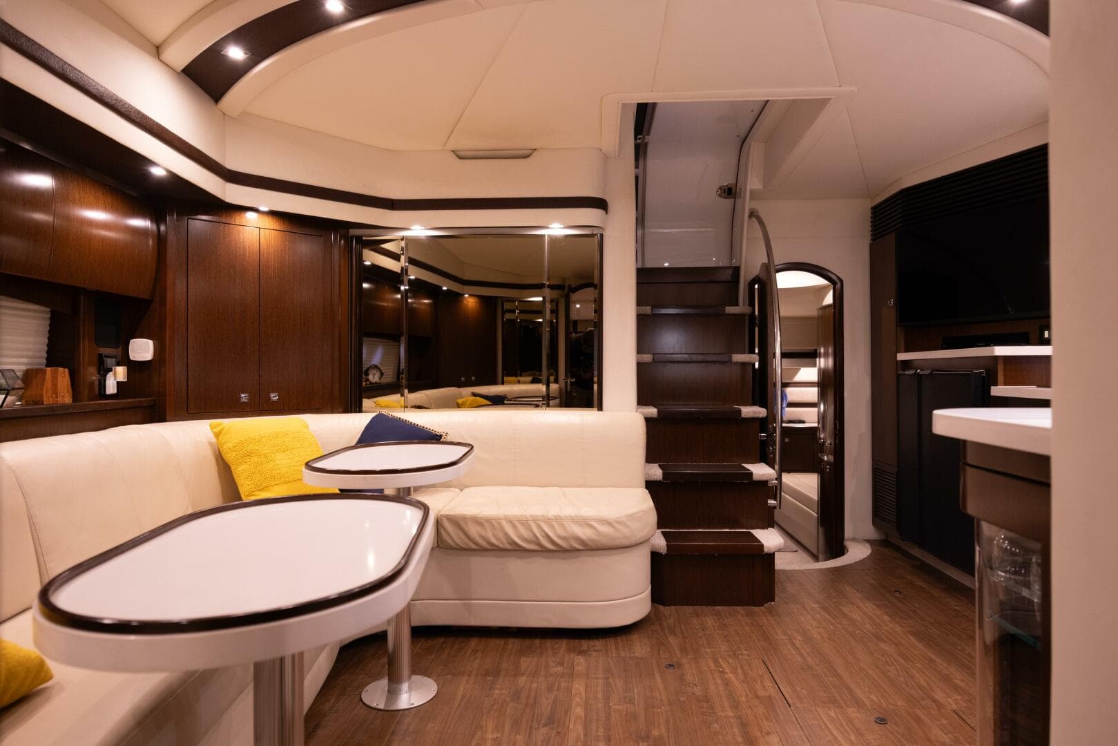 2013 Cruisers Yachts 540 — photo 7