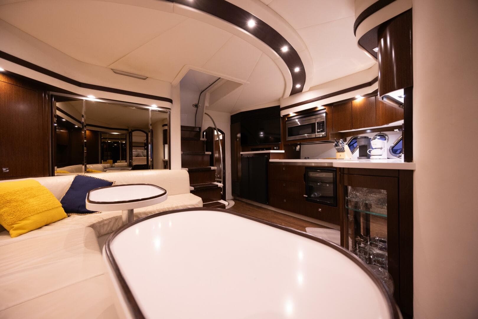 2013 Cruisers Yachts 540 — photo 6