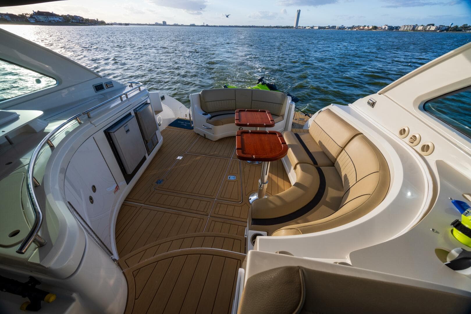 2013 Cruisers Yachts 540 — photo 2