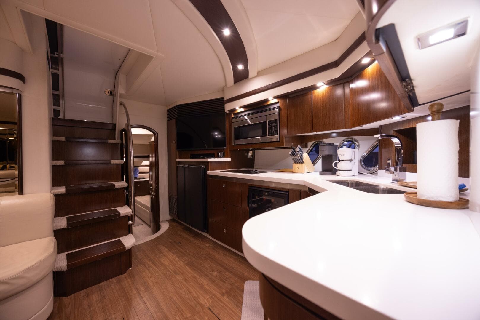 2013 Cruisers Yachts 540 — photo 8