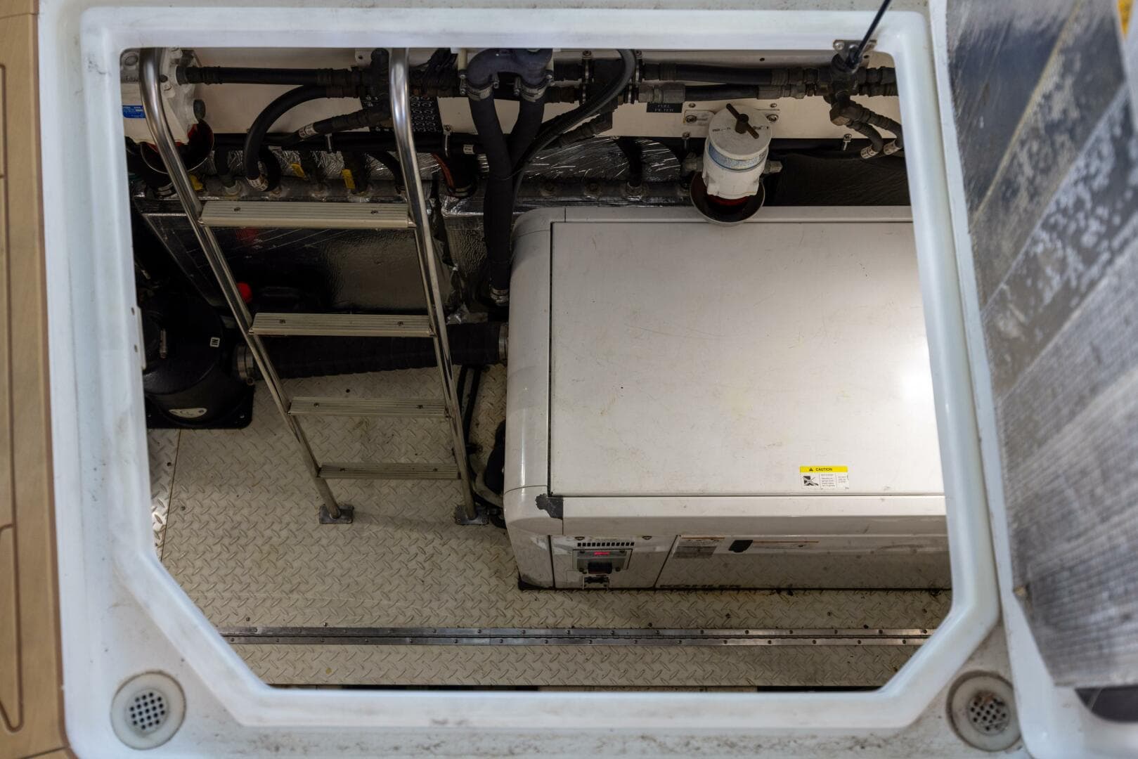 2013 Cruisers Yachts 540 — photo 31