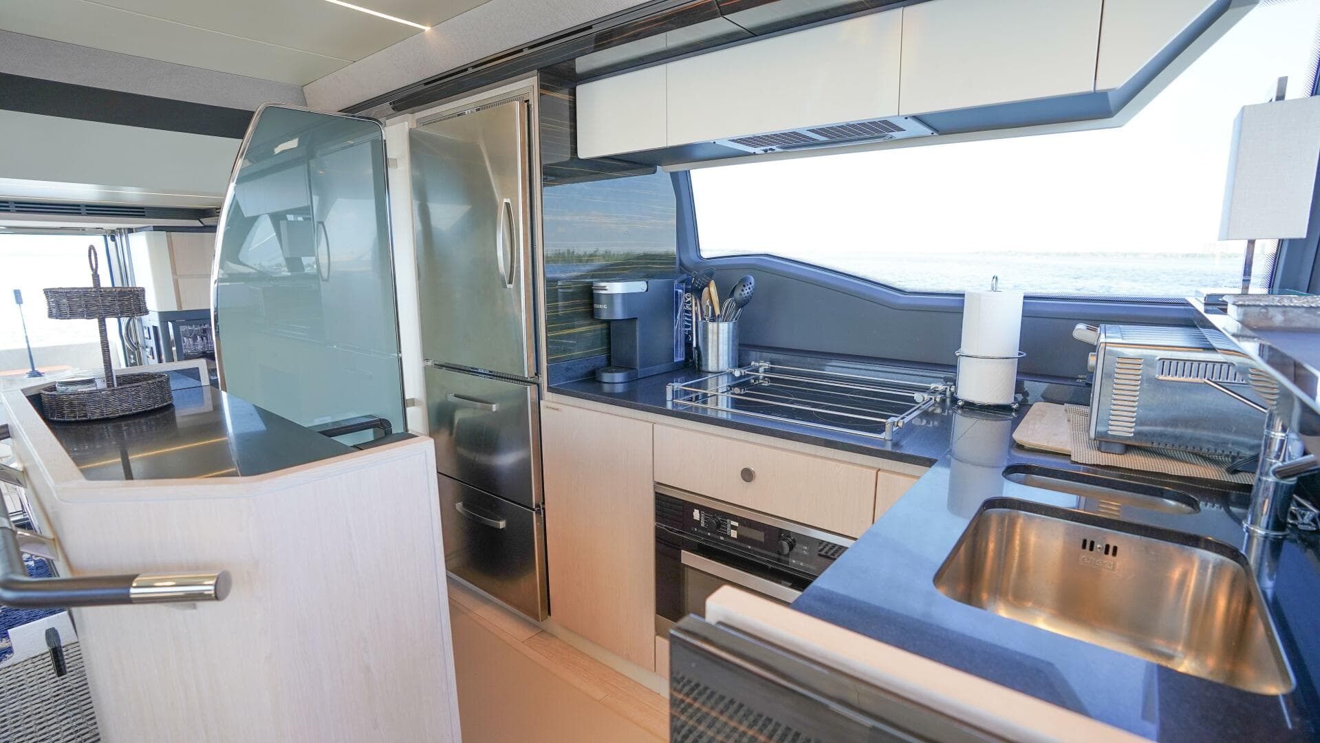 2017 Azimut 66 Flybridge — photo 29