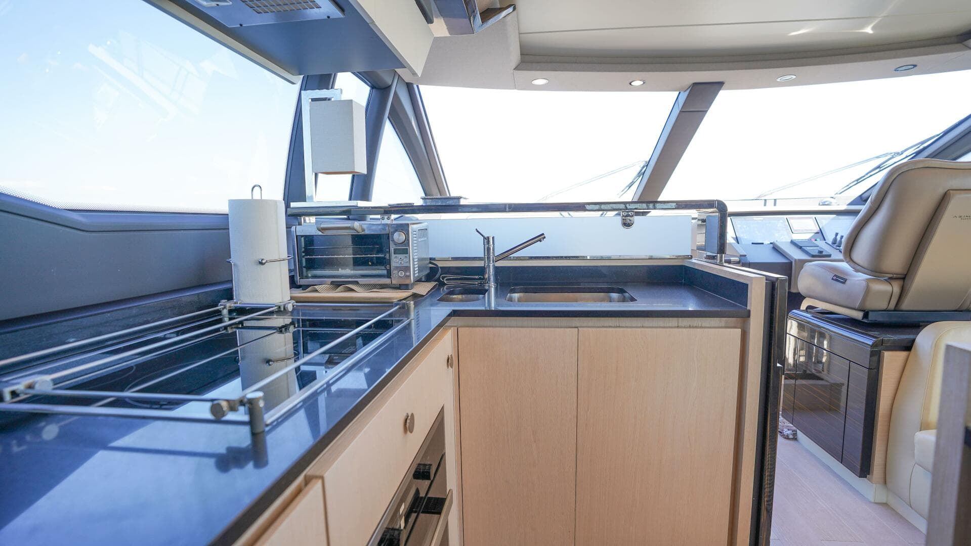 2017 Azimut 66 Flybridge — photo 30