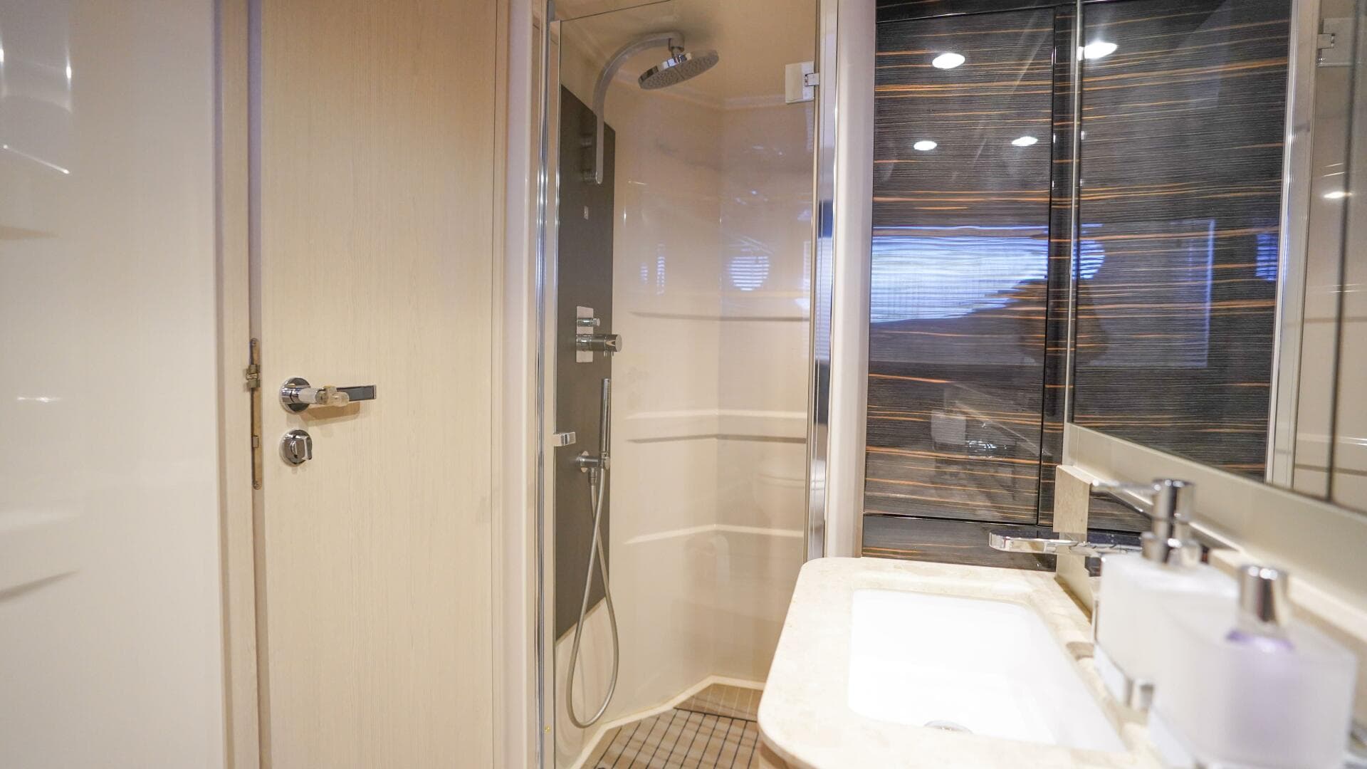 2017 Azimut 66 Flybridge — photo 48