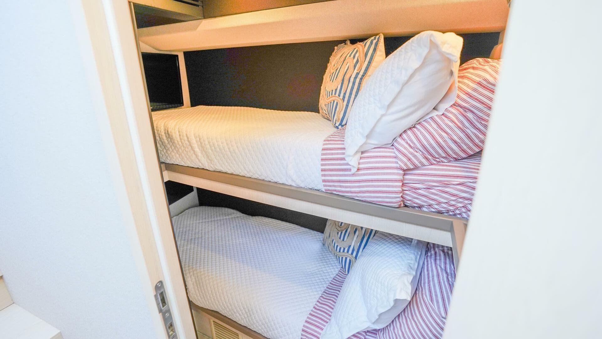 2017 Azimut 66 Flybridge — photo 38