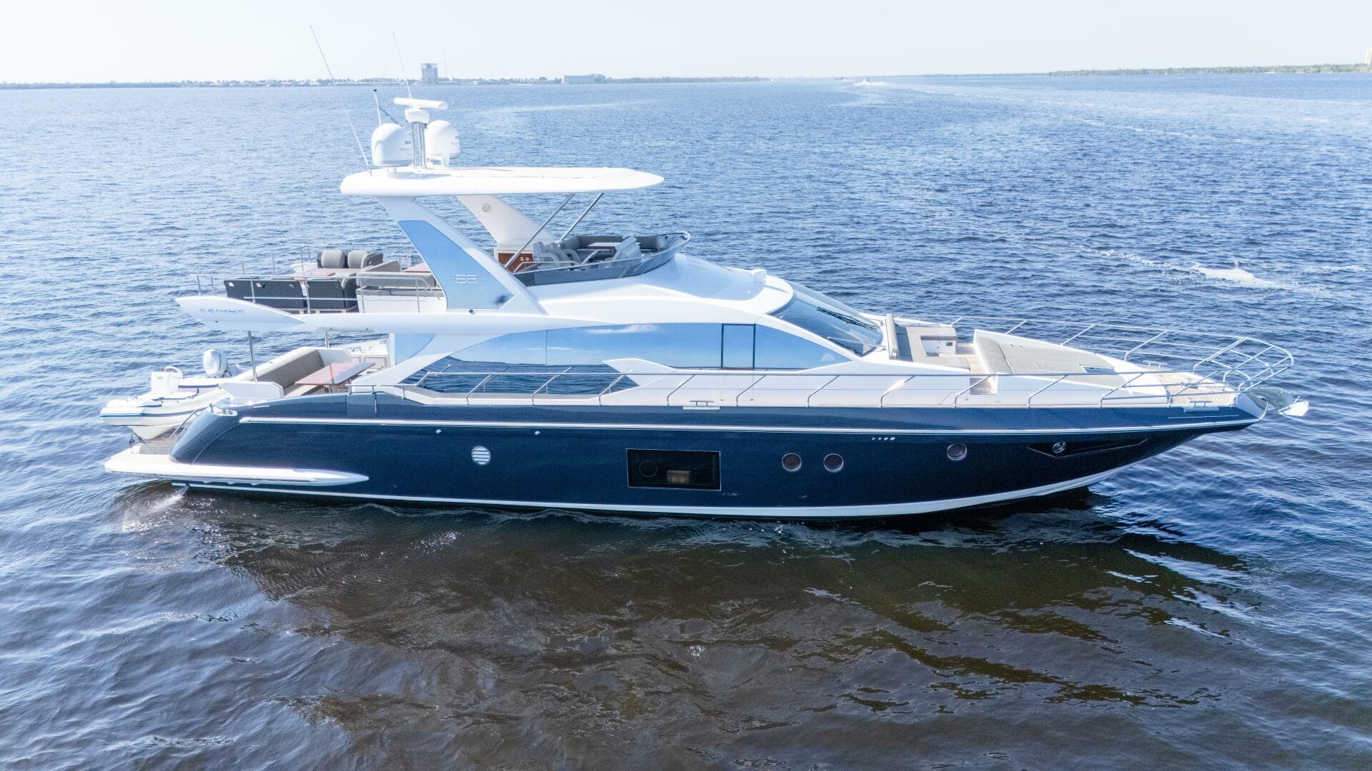 2017 Azimut 66 Flybridge — photo 4