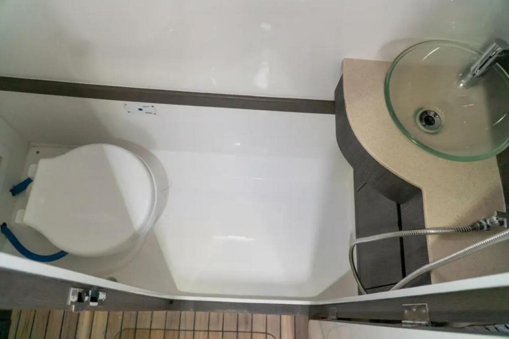 2023 Fishing Raptor 390 Solarium — photo 17