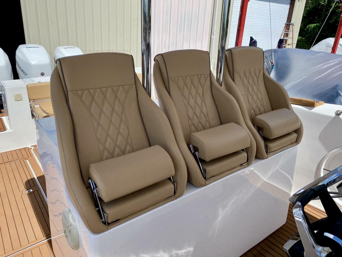 2023 Fishing Raptor 390 Solarium — photo 13