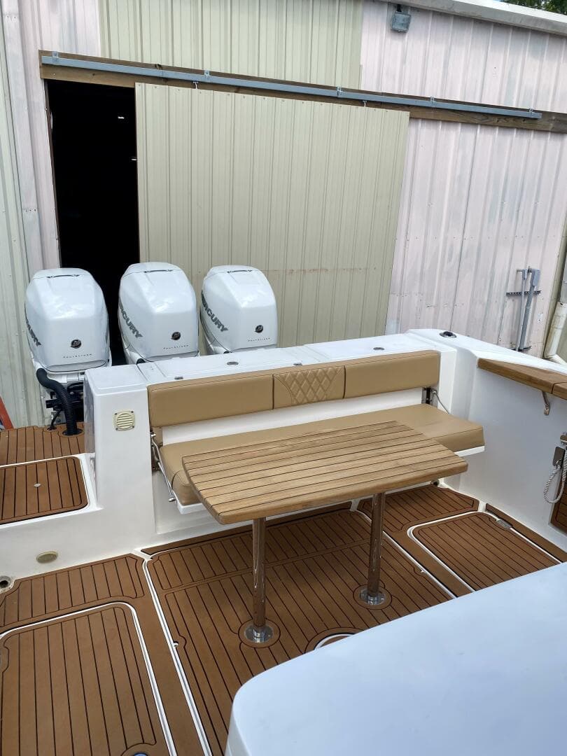 2023 Fishing Raptor 390 Solarium — photo 9