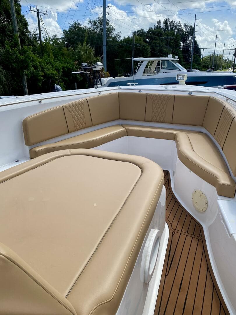 2023 Fishing Raptor 390 Solarium — photo 4