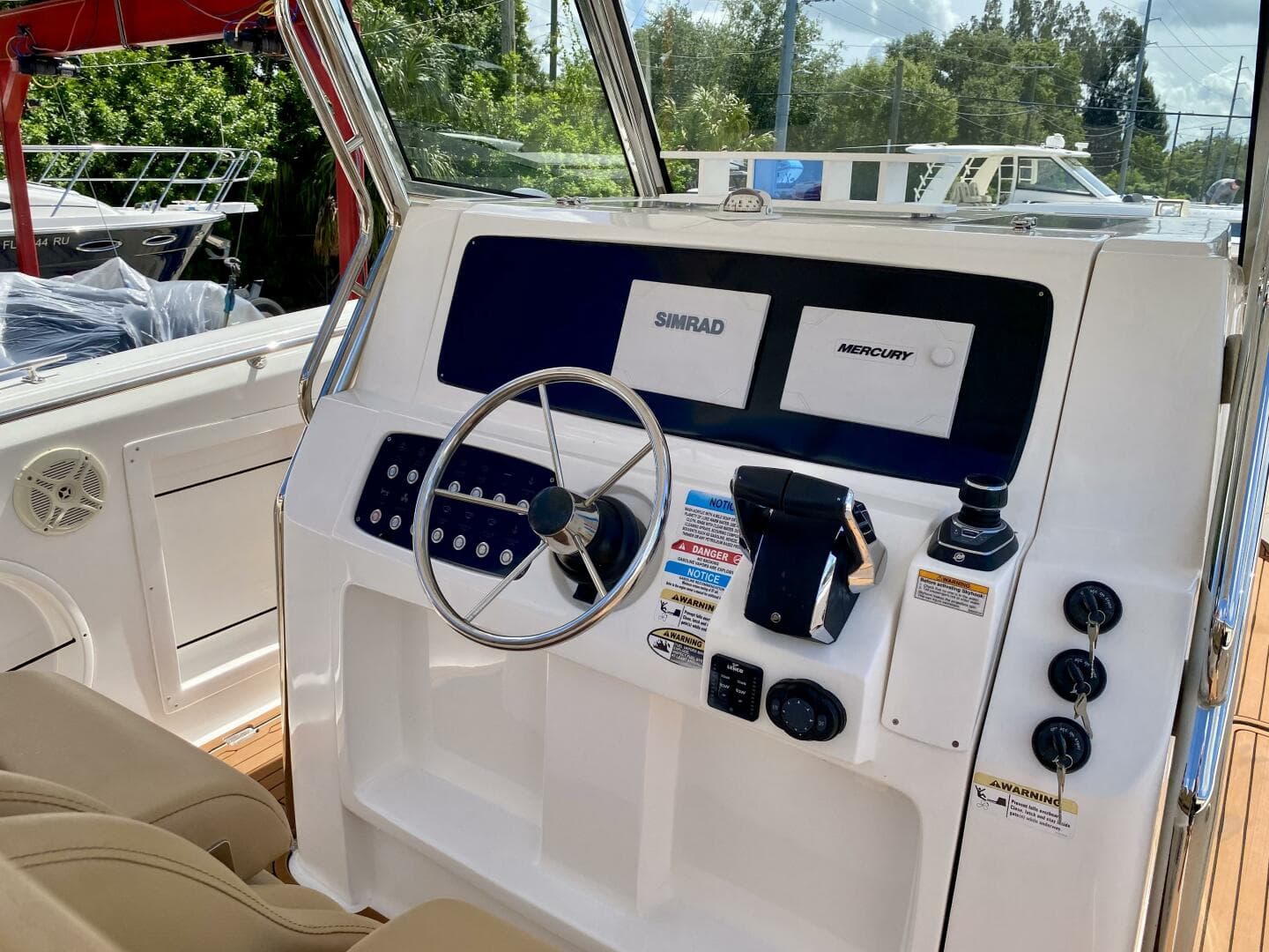 2023 Fishing Raptor 390 Solarium — photo 10