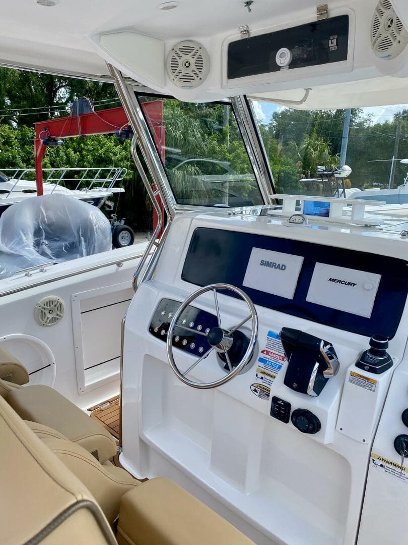 2023 Fishing Raptor 390 Solarium — photo 11