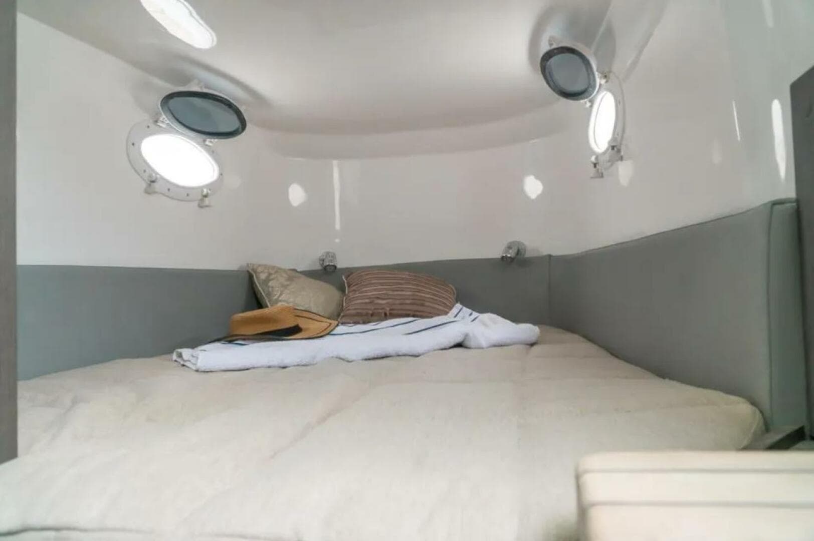 2023 Fishing Raptor 390 Solarium — photo 18