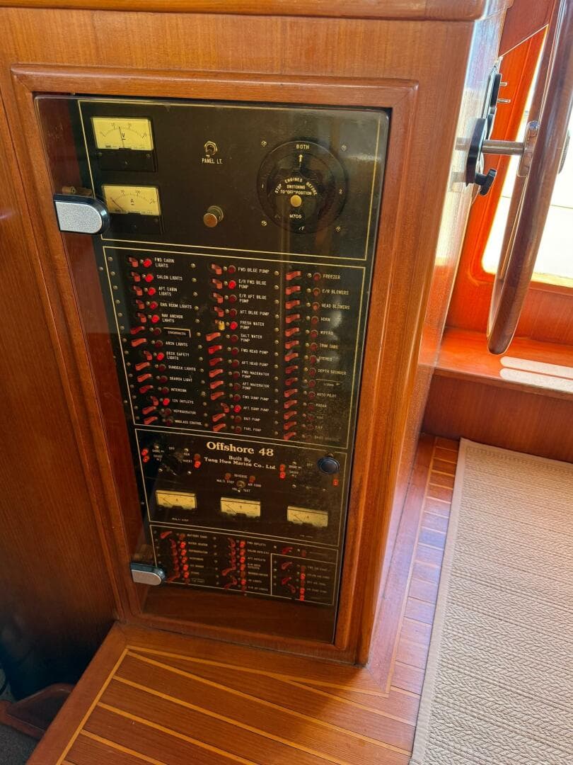 1990 Offshore Yachts 48 Yachtfisher — photo 7