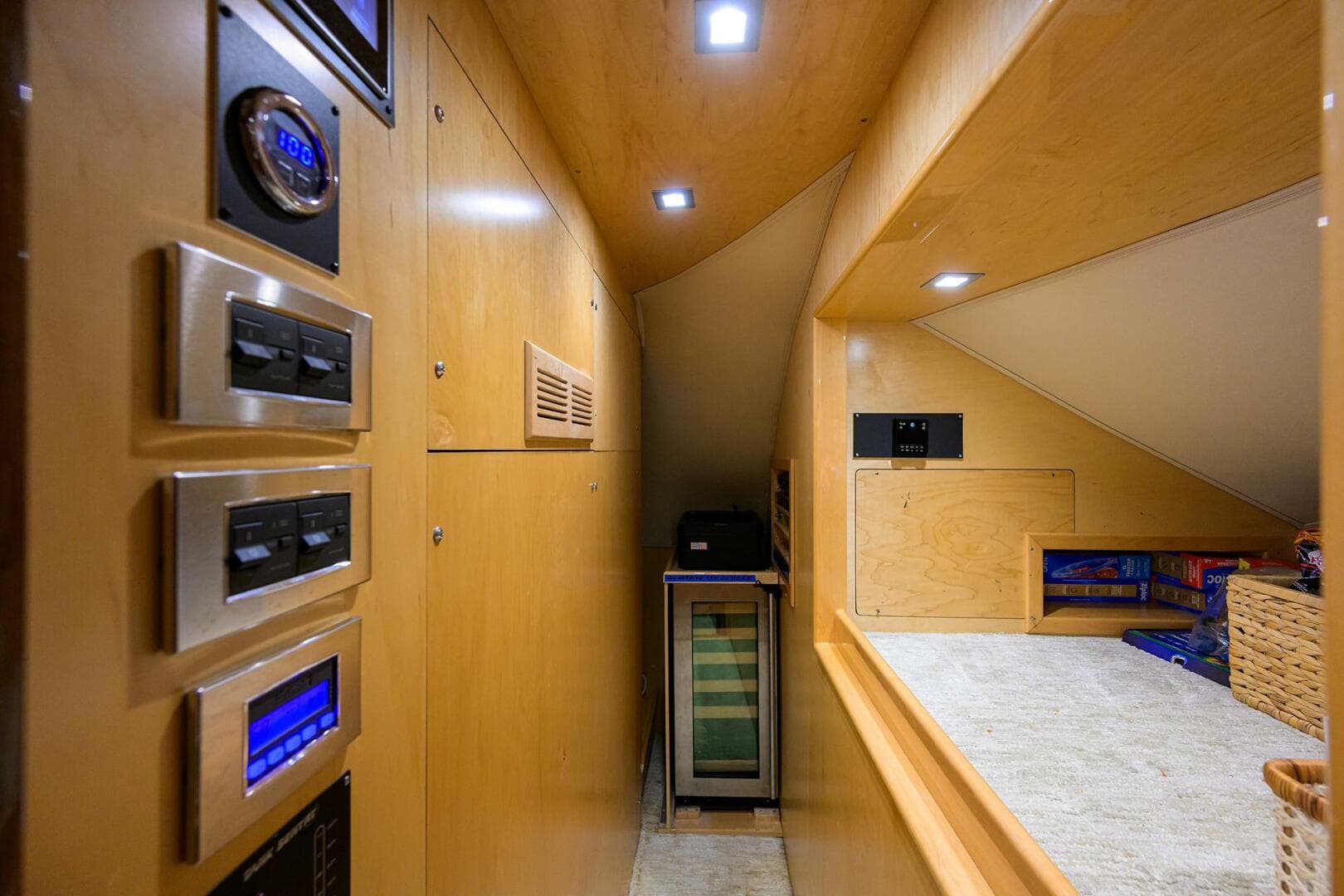 2017 Viking 72 Enclosed Bridge — photo 83