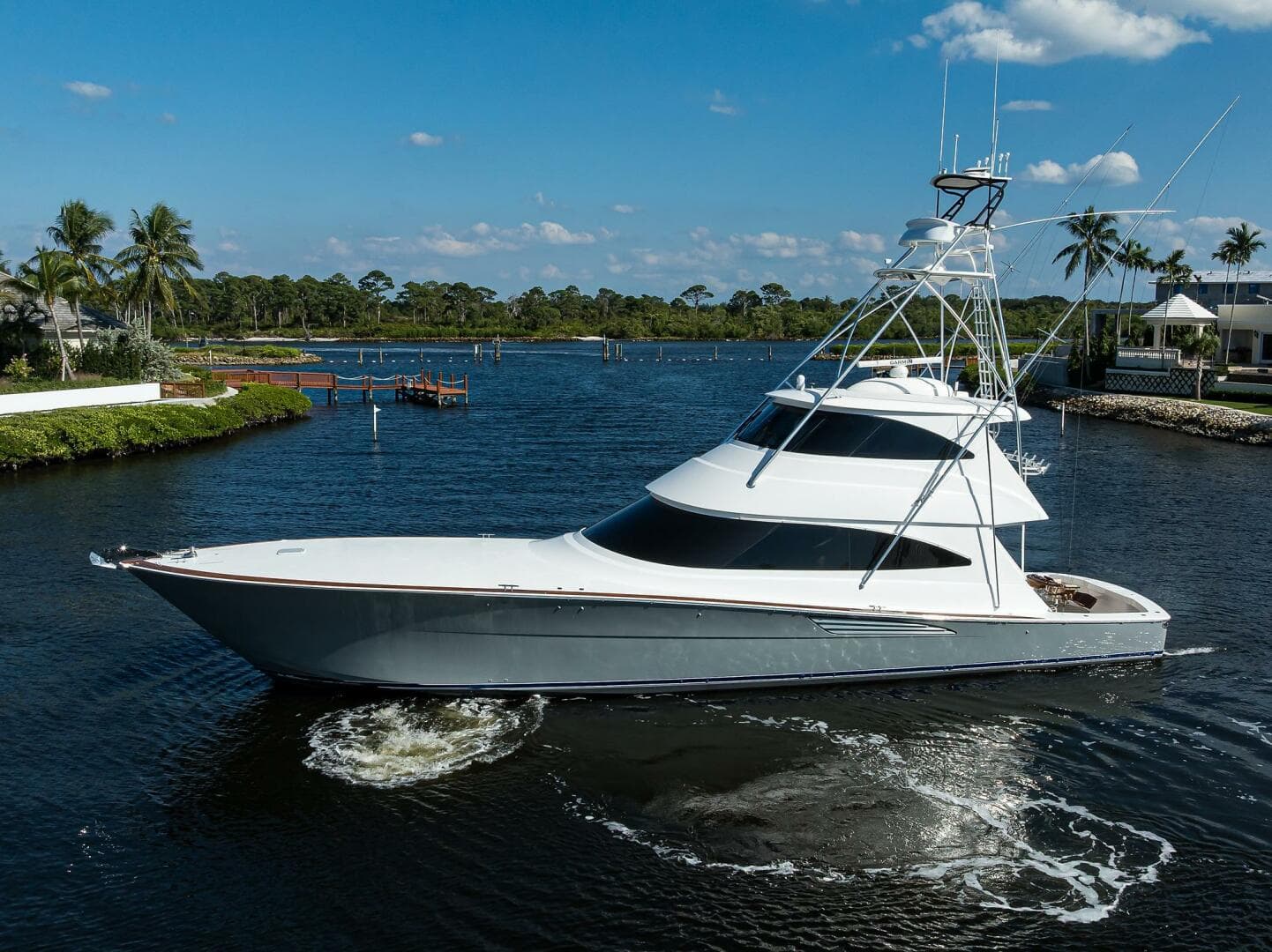 2017 Viking 72 Enclosed Bridge — photo 15