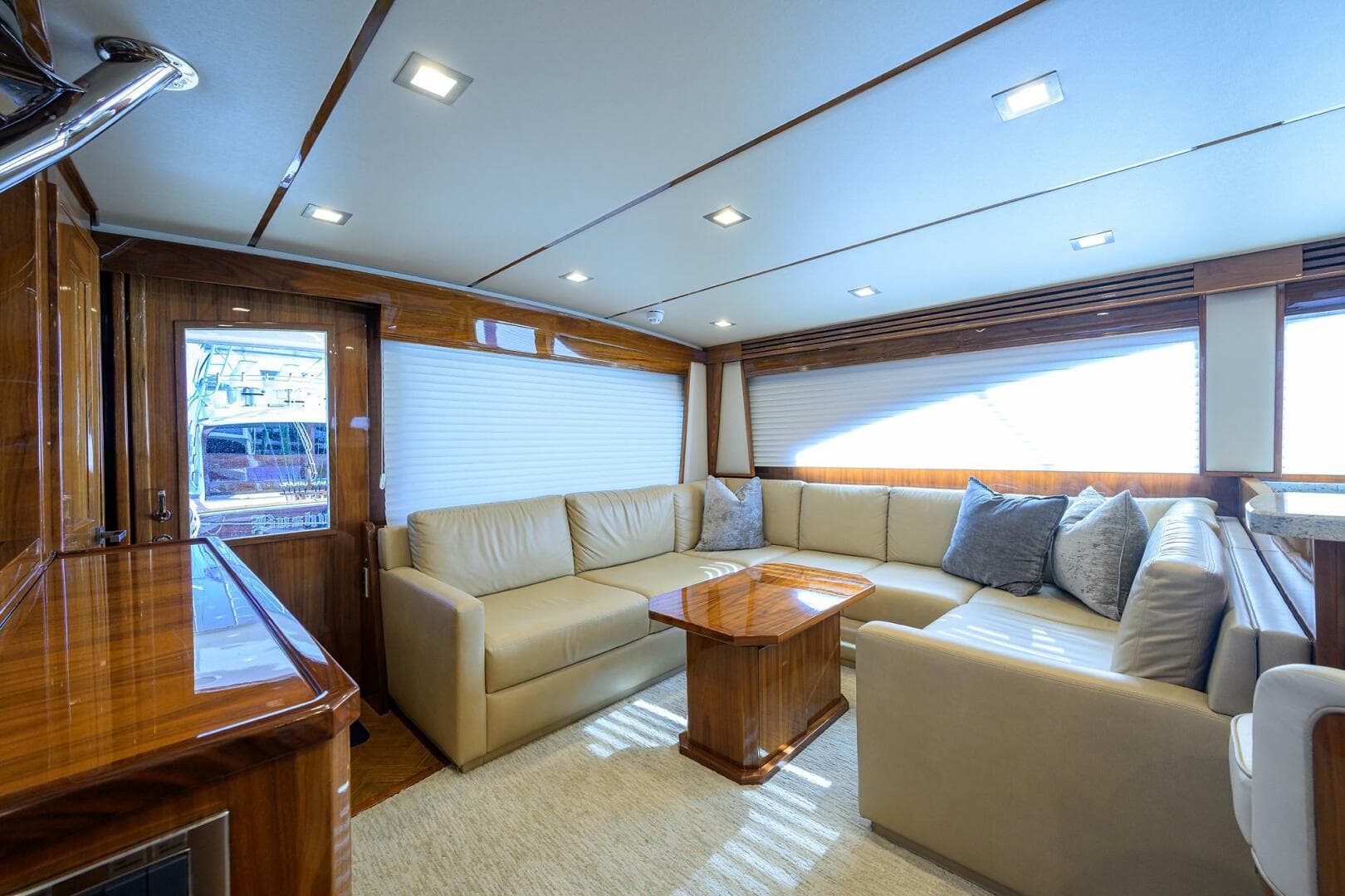 2017 Viking 72 Enclosed Bridge — photo 36