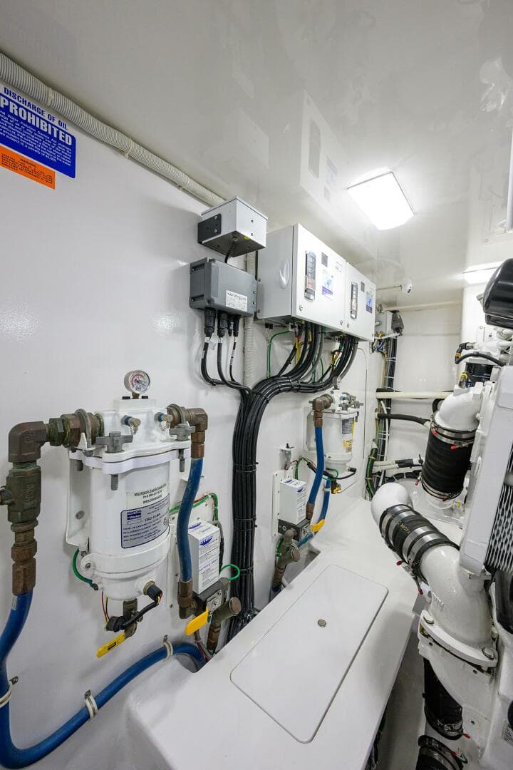 2017 Viking 72 Enclosed Bridge — photo 102