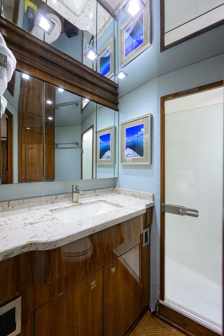 2017 Viking 72 Enclosed Bridge — photo 67