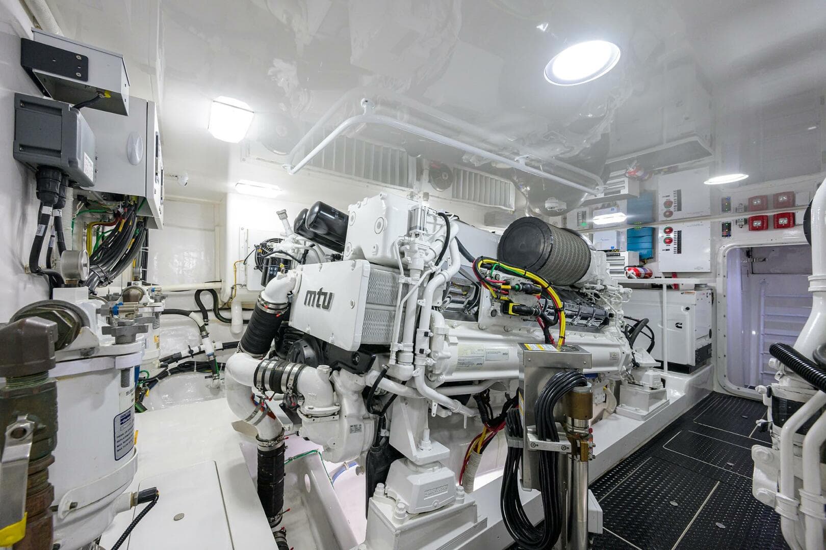 2017 Viking 72 Enclosed Bridge — photo 101