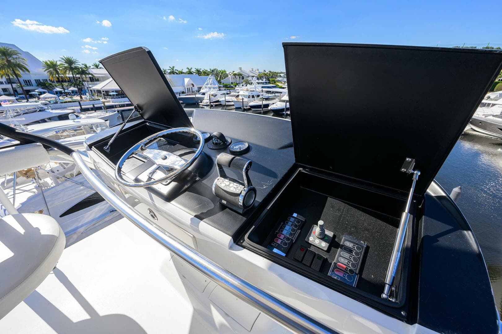 2017 Viking 72 Enclosed Bridge — photo 137