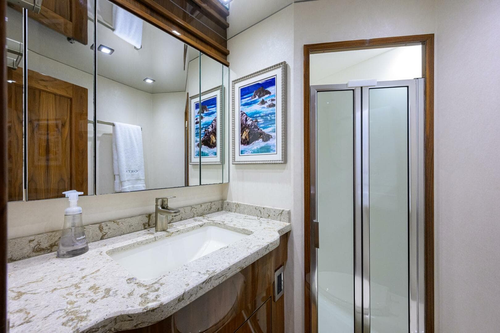 2017 Viking 72 Enclosed Bridge — photo 73