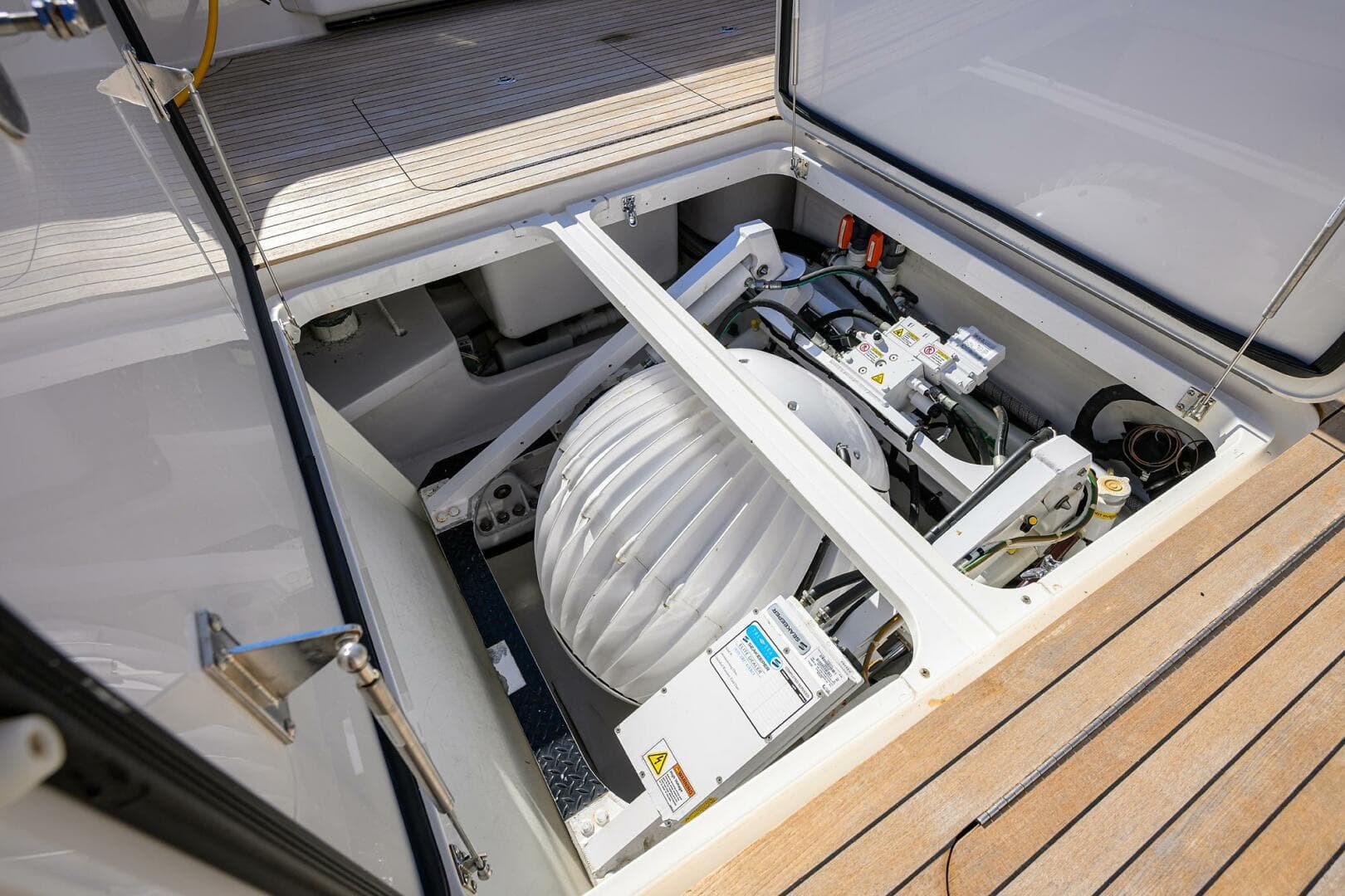 2017 Viking 72 Enclosed Bridge — photo 31