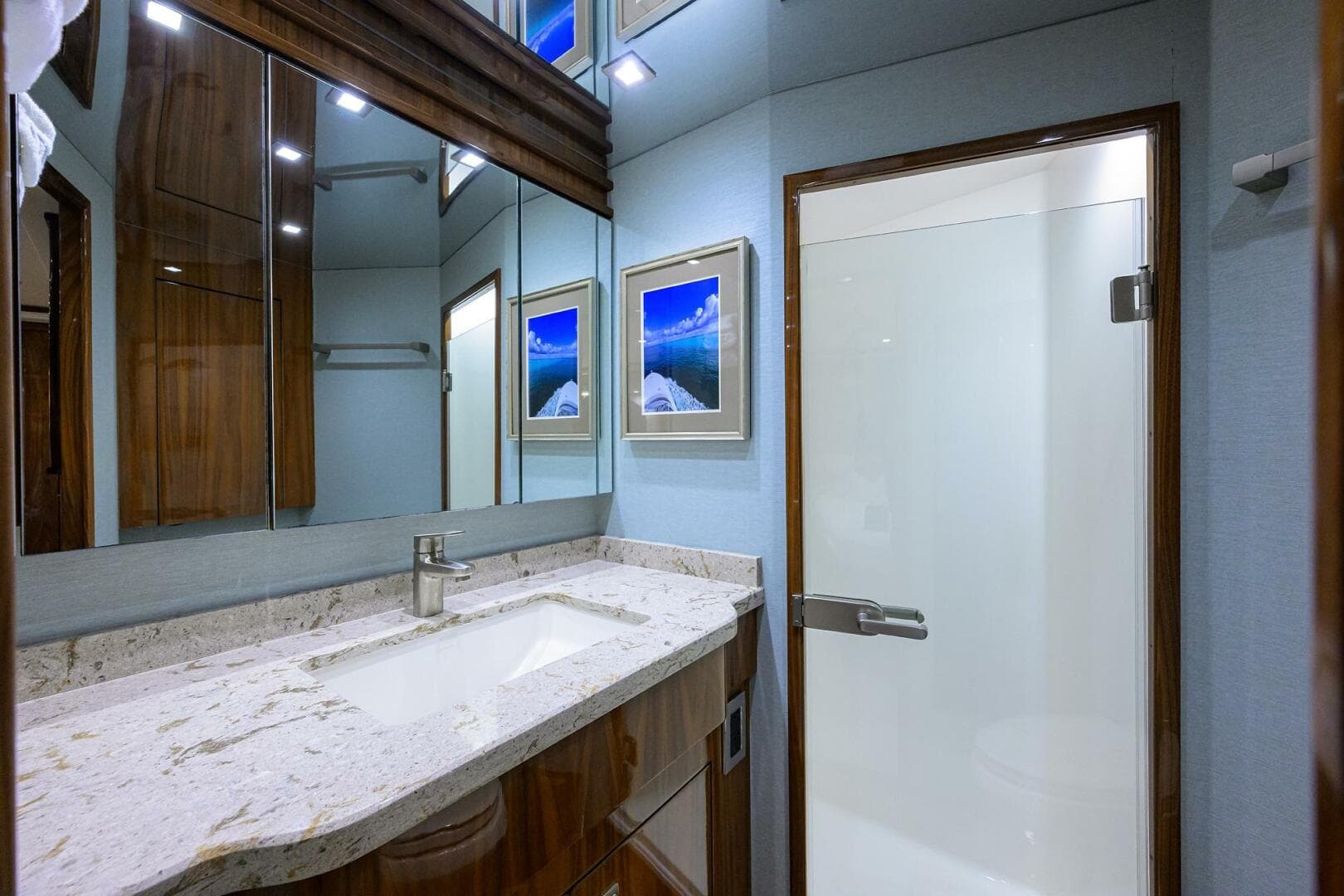 2017 Viking 72 Enclosed Bridge — photo 68