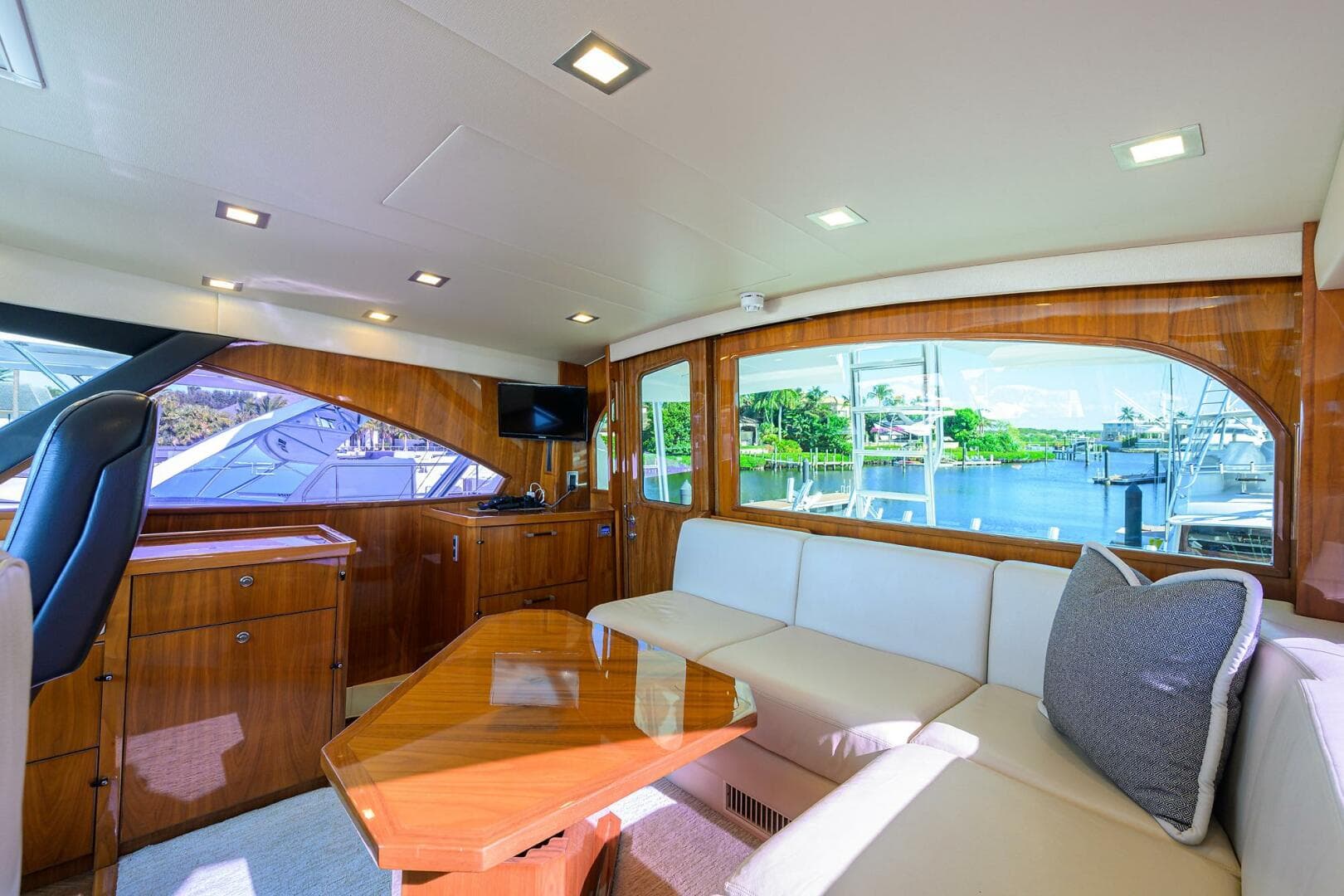 2017 Viking 72 Enclosed Bridge — photo 118