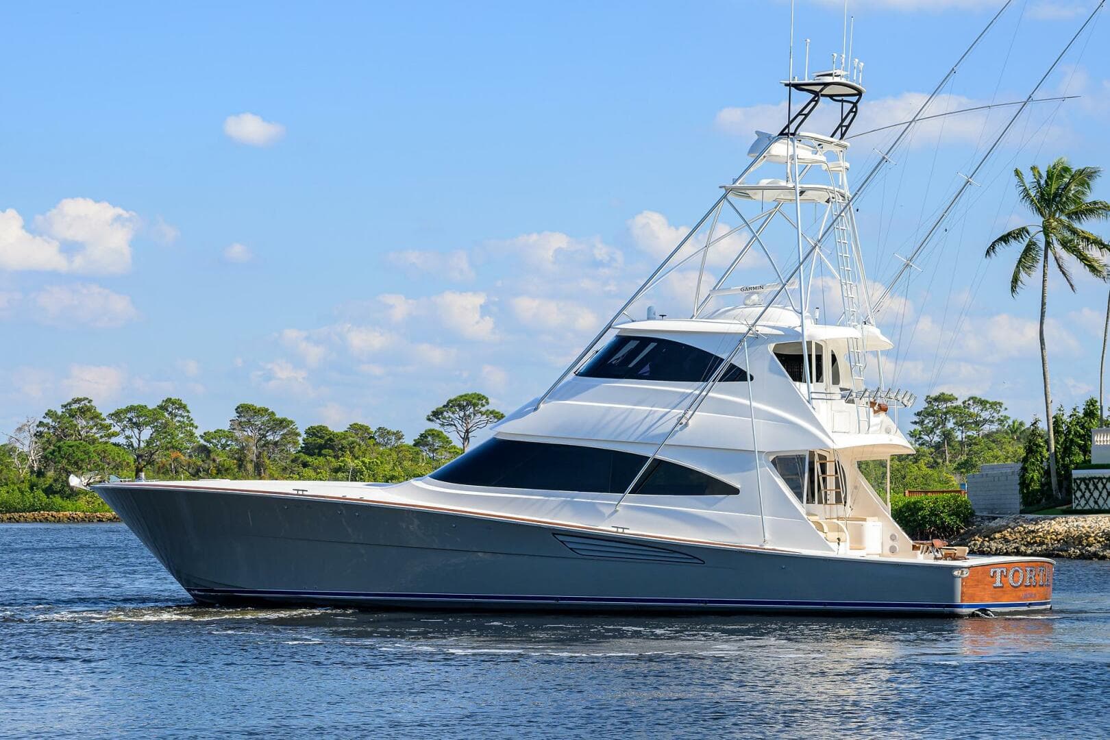 2017 Viking 72 Enclosed Bridge — photo 12