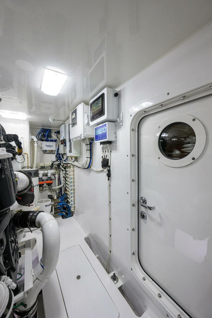 2017 Viking 72 Enclosed Bridge — photo 106