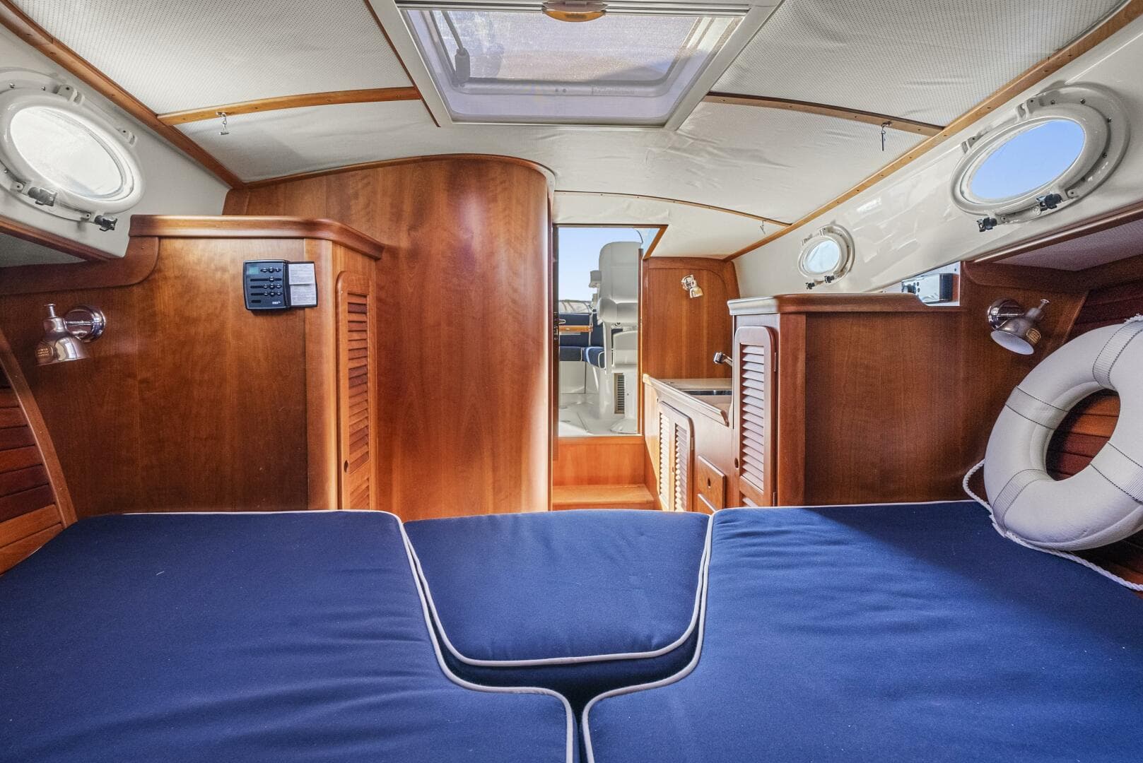 2007 Hinckley Picnic Boat 36 Ep — photo 19