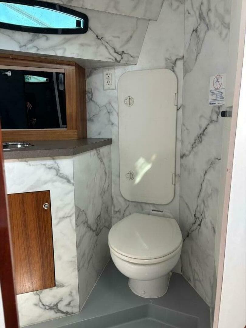 1987 Chris-Craft 284 — photo 9