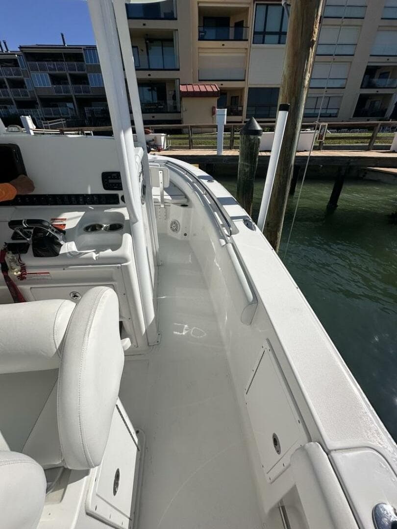 2014 Sea Hunt 27 Gamefish Forward Seating — photo 40