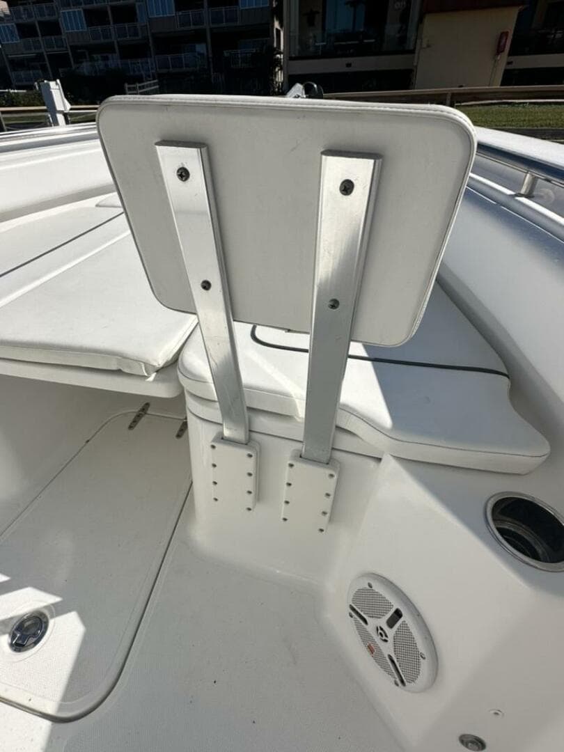 2014 Sea Hunt 27 Gamefish Forward Seating — photo 26