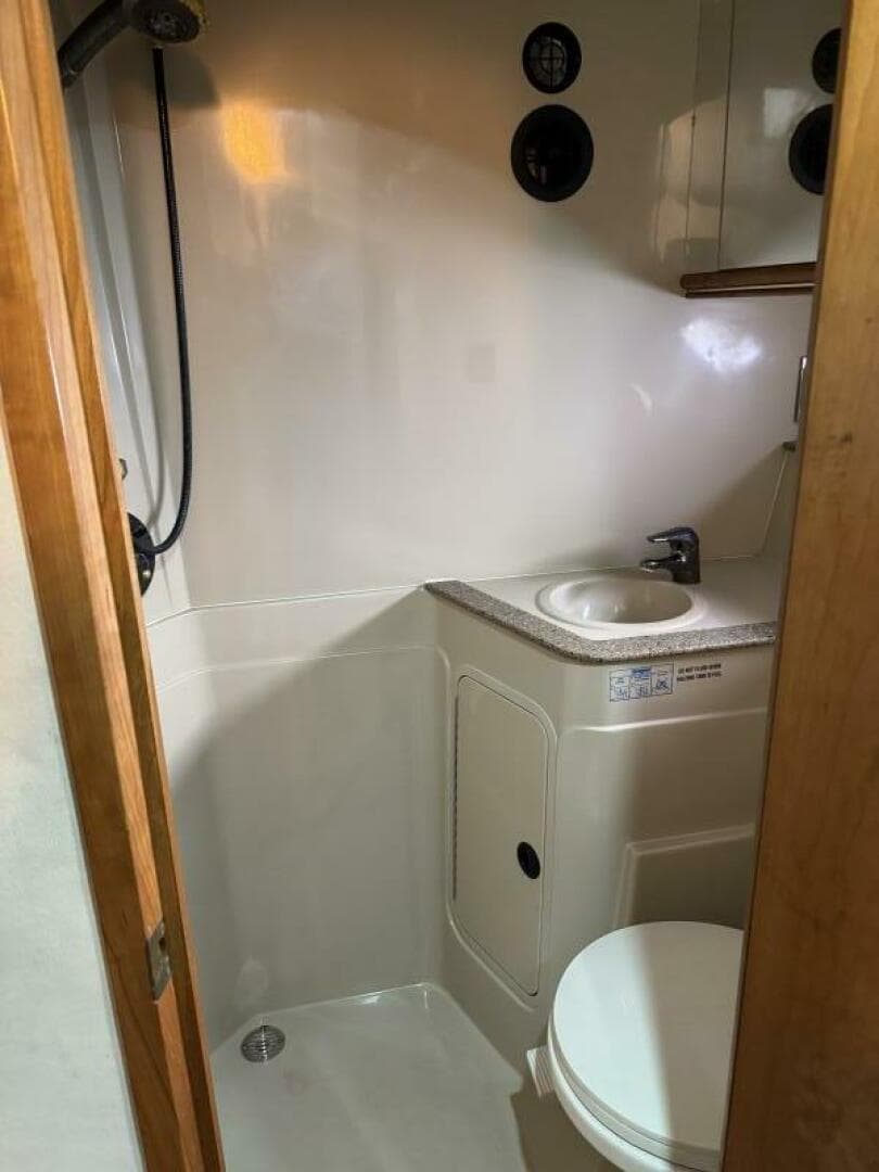 2001 Cruisers 4270 — photo 13