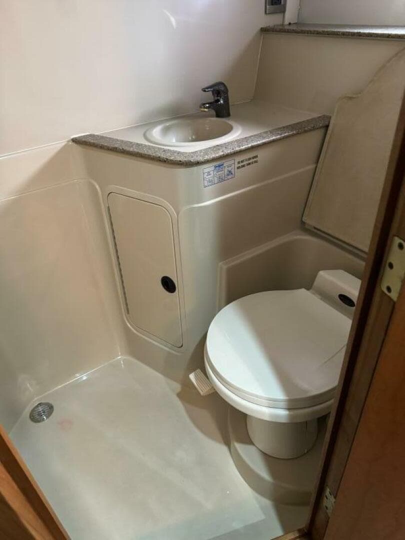 2001 Cruisers 4270 — photo 18