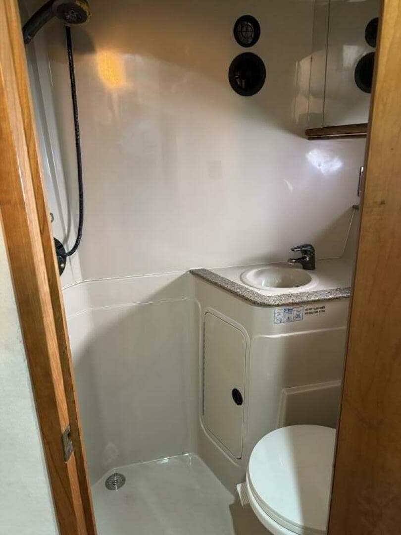 2001 Cruisers 4270 — photo 12