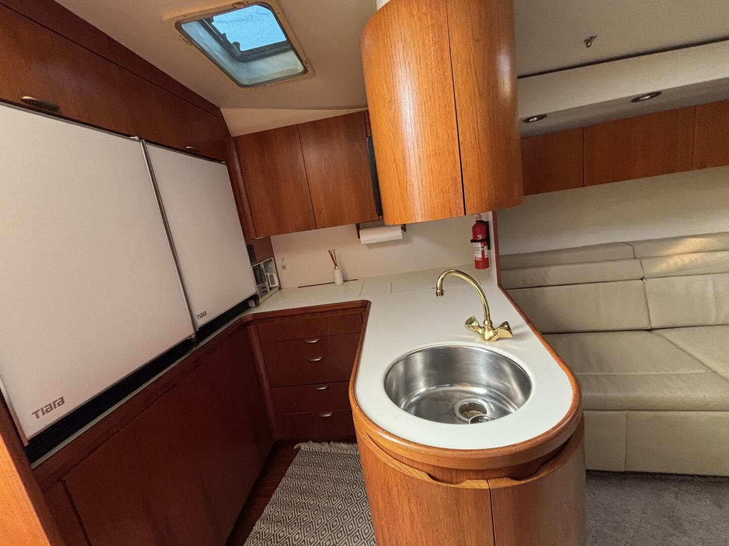 1993 Tiara Yachts 4300 Convertible — photo 43